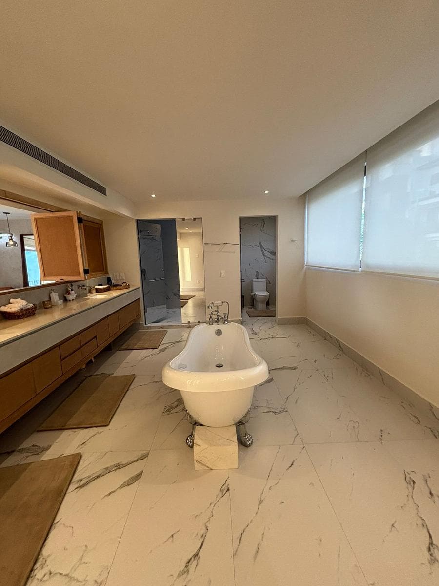 THIS AMAZING HOME WITH A PRIVATE MARINA IS FOR SALE! A GREAT OPPORTUNITY AT A BELOW-MARKET PRICE!