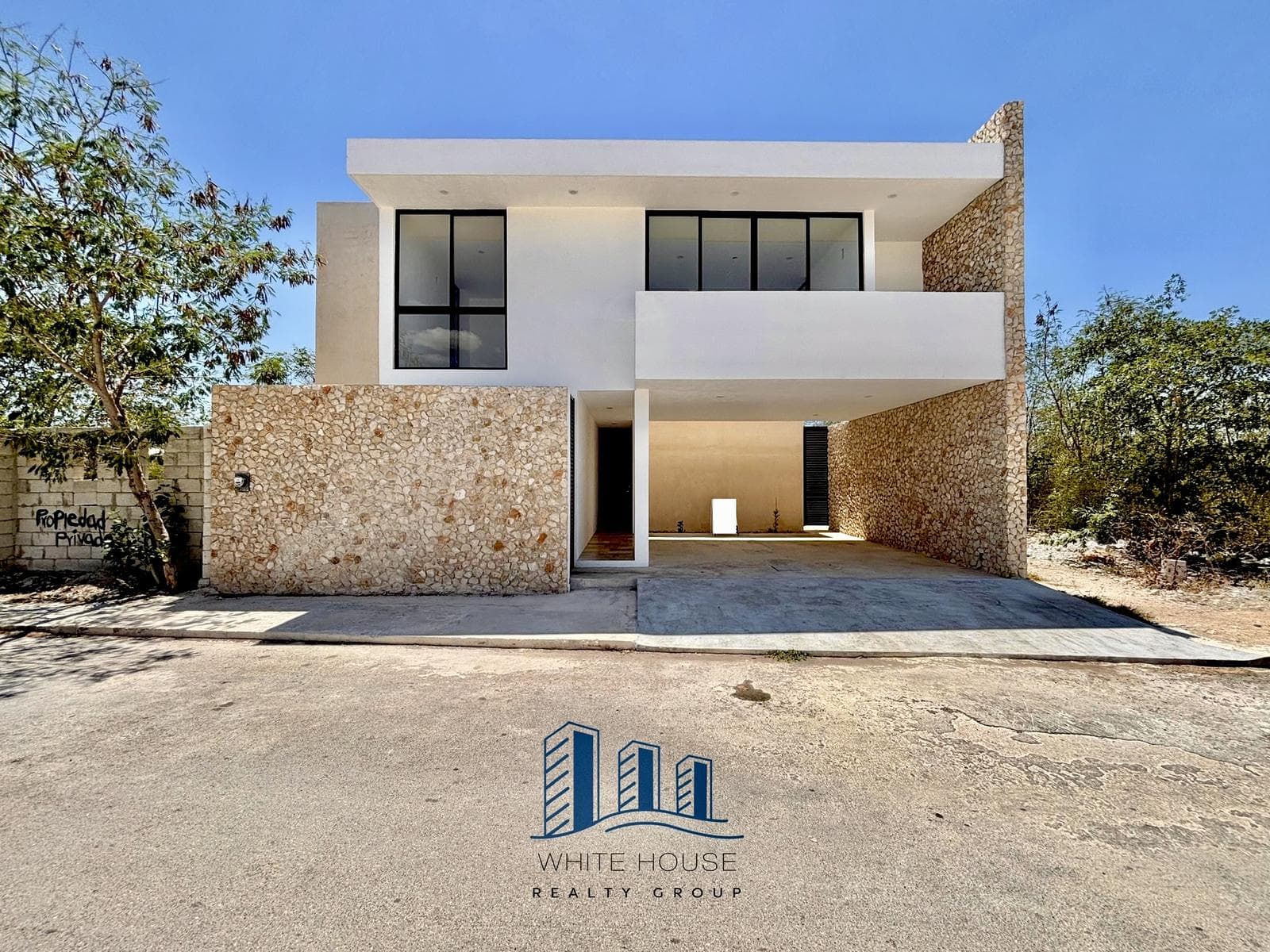 New 4-bedroom house for sale in the best neighborhood in Dzitya