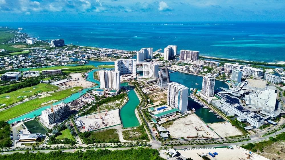 Marina Condo, Puerto Cancun: Furnished Apartment for Rent
