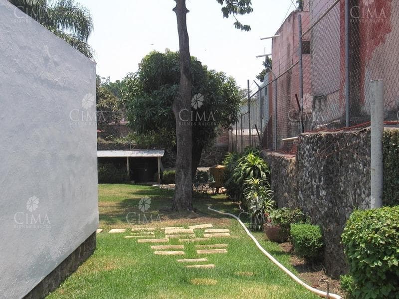 VENTA CASA COMO TERRENO - V375