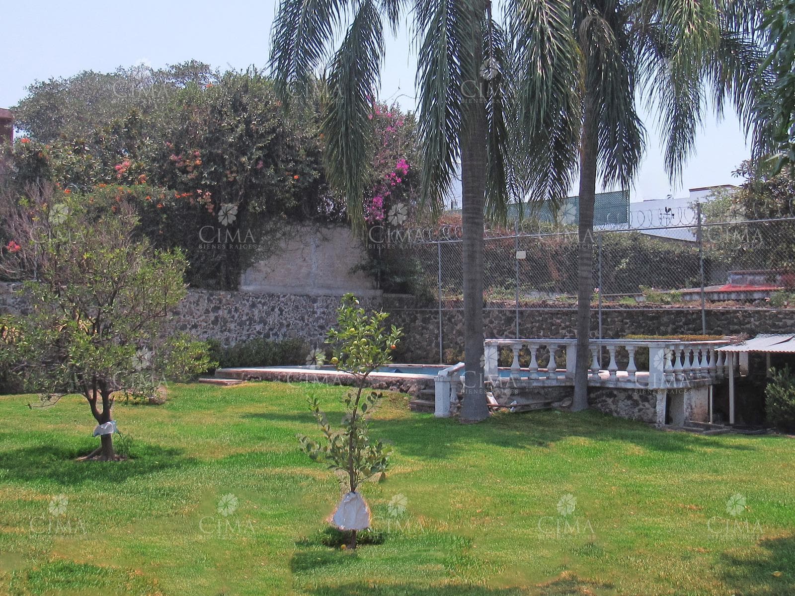 VENTA CASA COMO TERRENO - V375