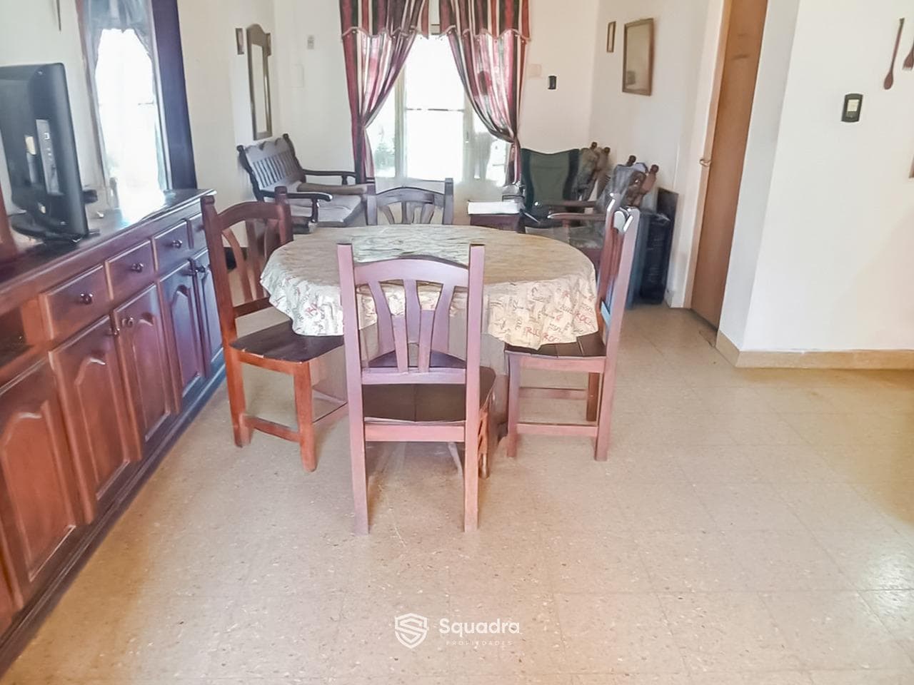 FOR SALE - 2-bedroom house with a green courtyard and a garage - Capitan Bermudez. QUALIFIES FOR A MORTGAGE.