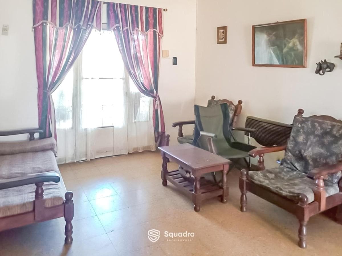 FOR SALE - 2-bedroom house with a green courtyard and a garage - Capitan Bermudez. QUALIFIES FOR A MORTGAGE.