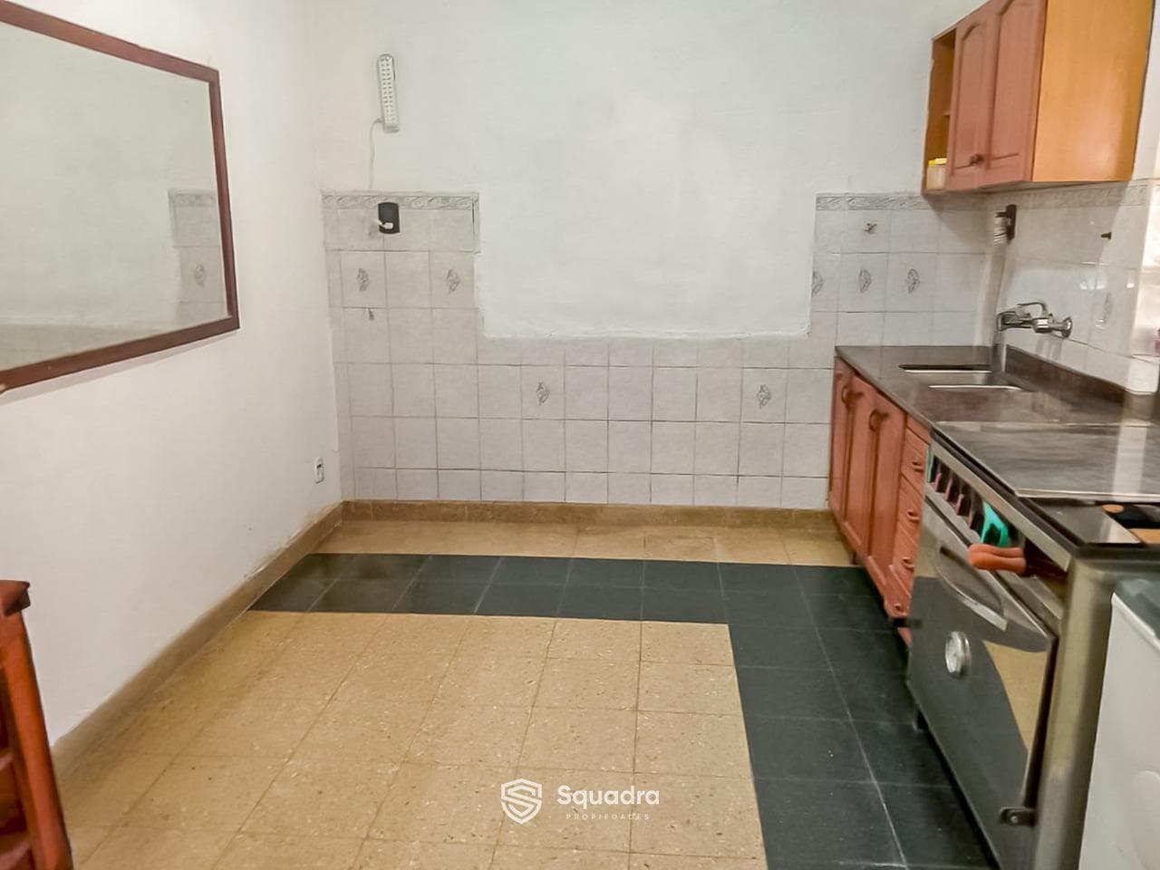 FOR SALE - 2-bedroom house with a green courtyard and a garage - Capitan Bermudez. QUALIFIES FOR A MORTGAGE.
