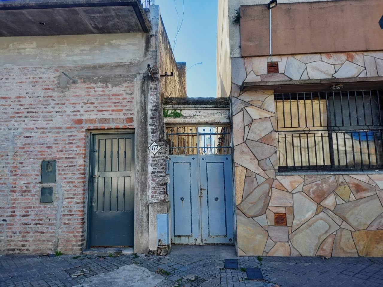 FOR SALE - 2-bedroom house with an inner courtyard and a terrace - Ludueña neighborhood, Rosario.
