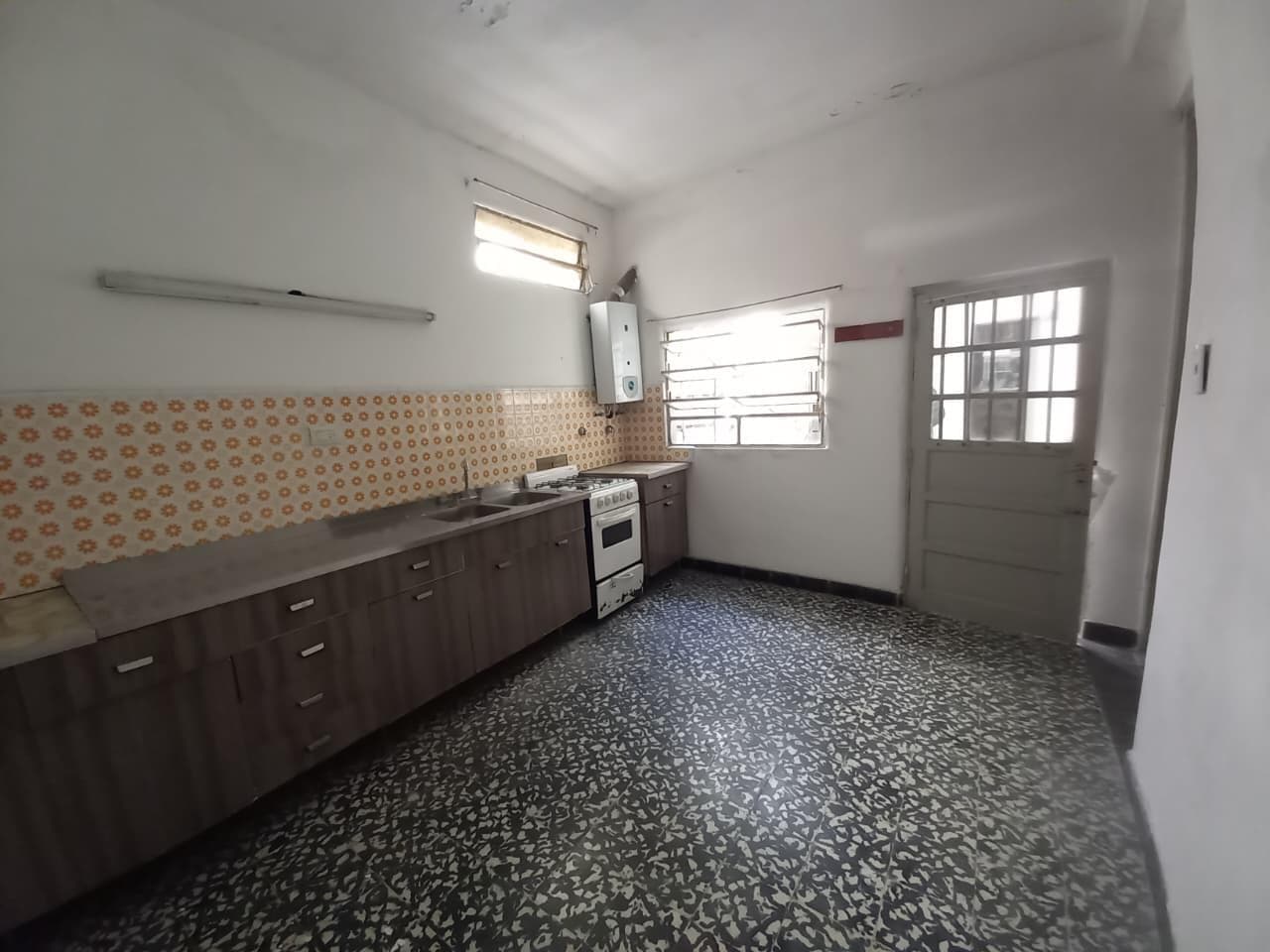 FOR SALE - 2-bedroom house with an inner courtyard and a terrace - Ludueña neighborhood, Rosario.
