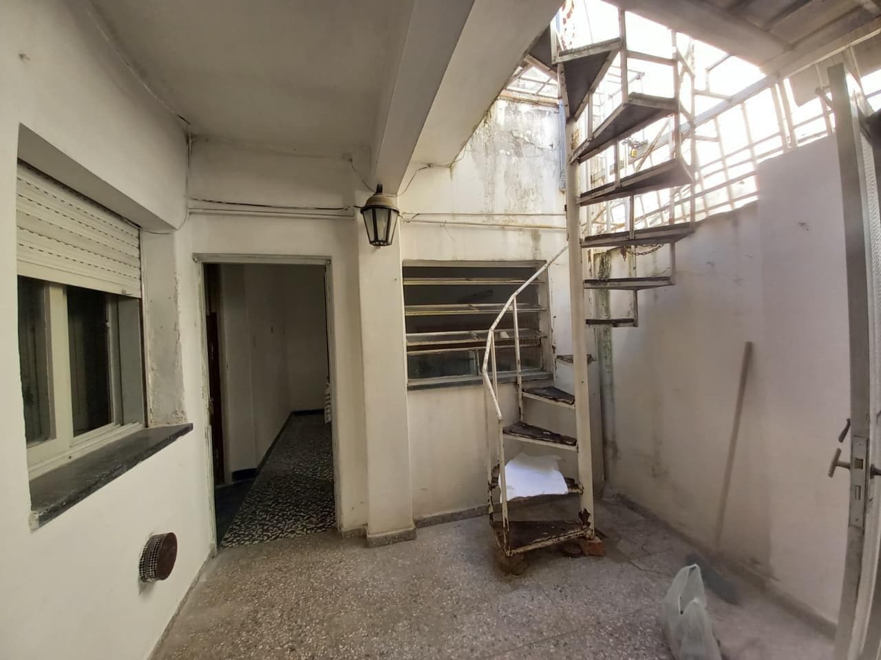 FOR SALE - 2-bedroom house with an inner courtyard and a terrace - Ludueña neighborhood, Rosario.