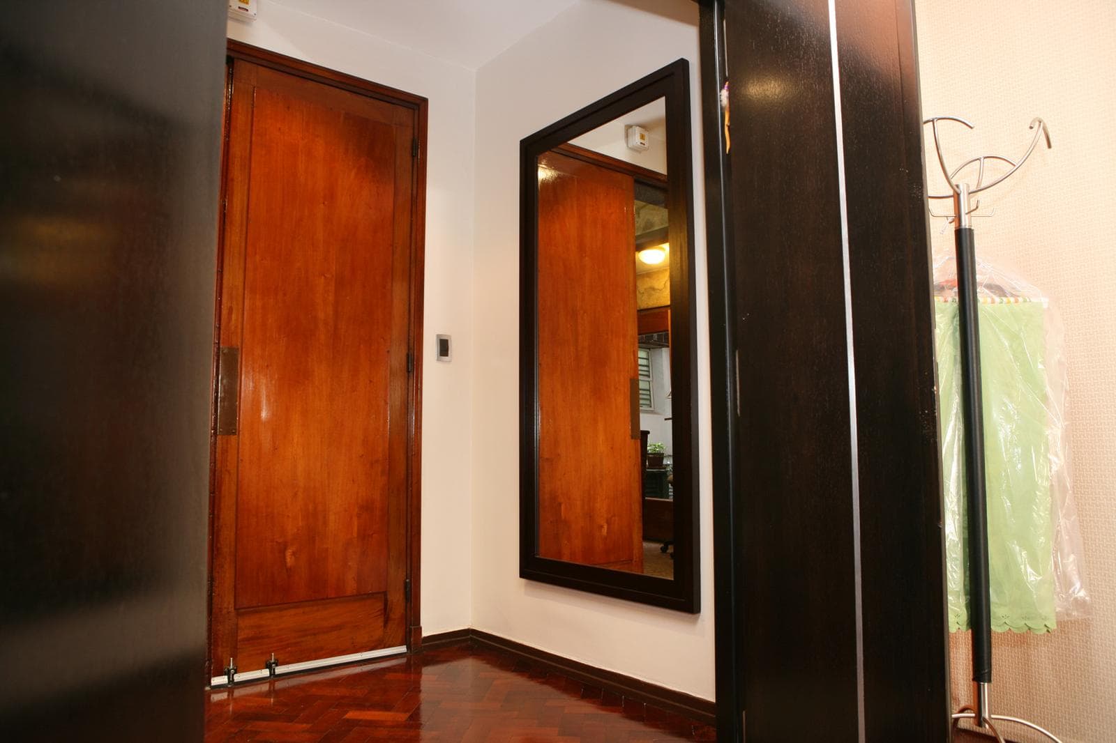 Property for Sale: Loft-Style Apartment in Monserrat, Modern Design with Patio and Basement