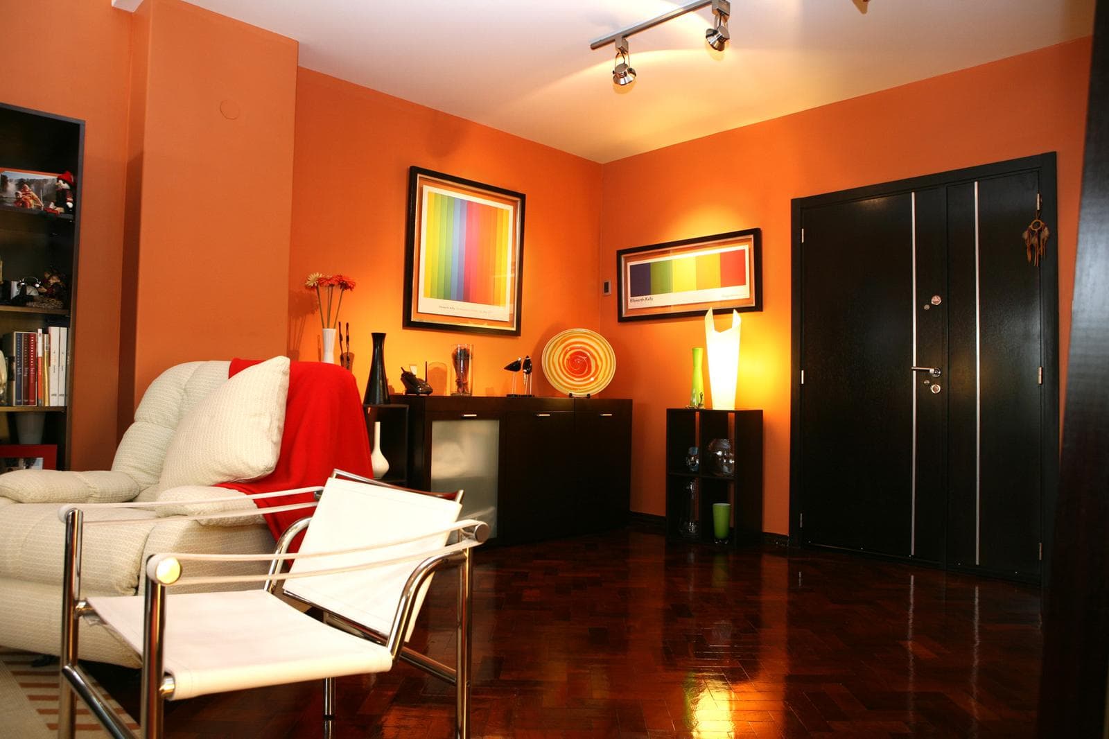 Property for Sale: Loft-Style Apartment in Monserrat, Modern Design with Patio and Basement