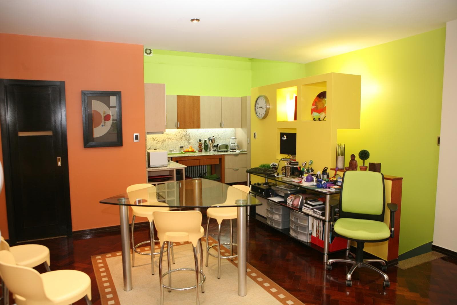 Property for Sale: Loft-Style Apartment in Monserrat, Modern Design with Patio and Basement