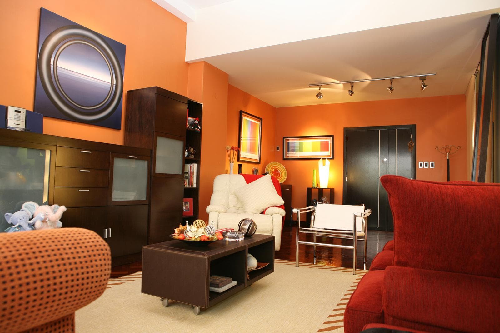 Property for Sale: Loft-Style Apartment in Monserrat, Modern Design with Patio and Basement