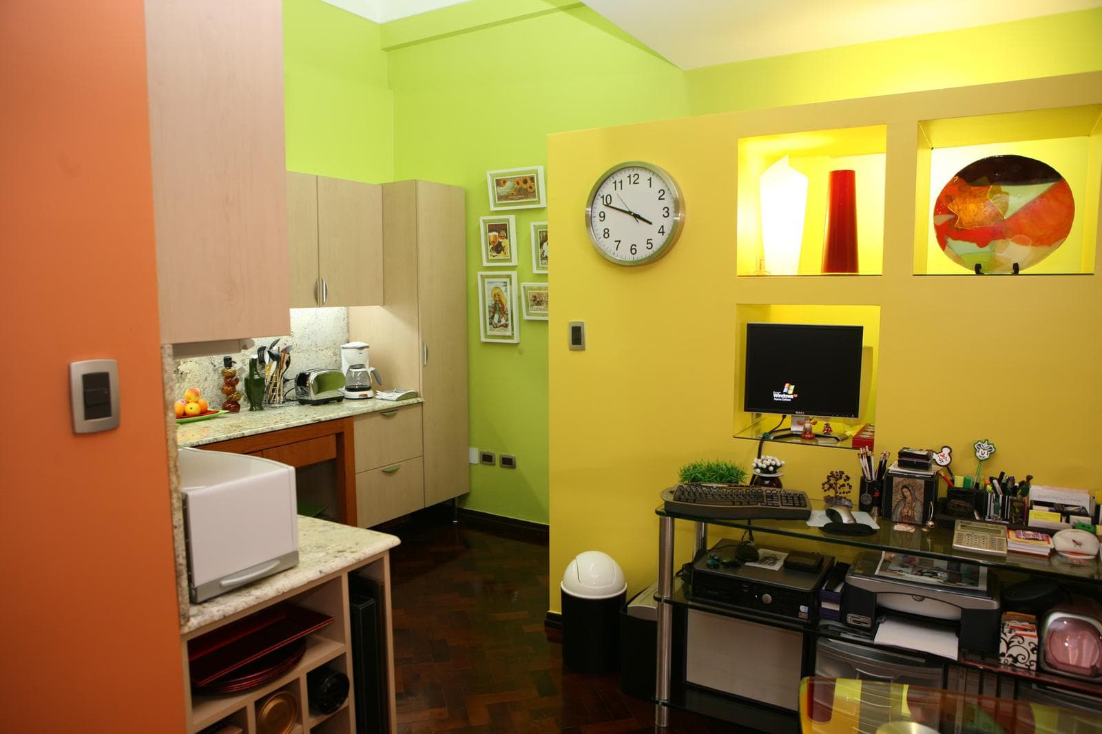 Property for Sale: Loft-Style Apartment in Monserrat, Modern Design with Patio and Basement