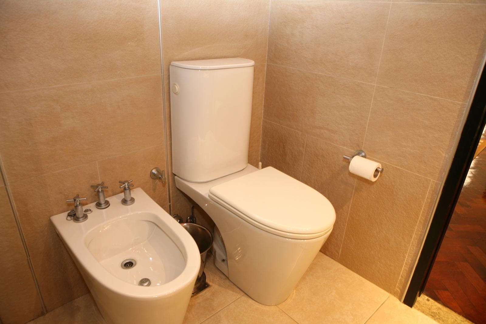 Property for Sale: Loft-Style Apartment in Monserrat, Modern Design with Patio and Basement