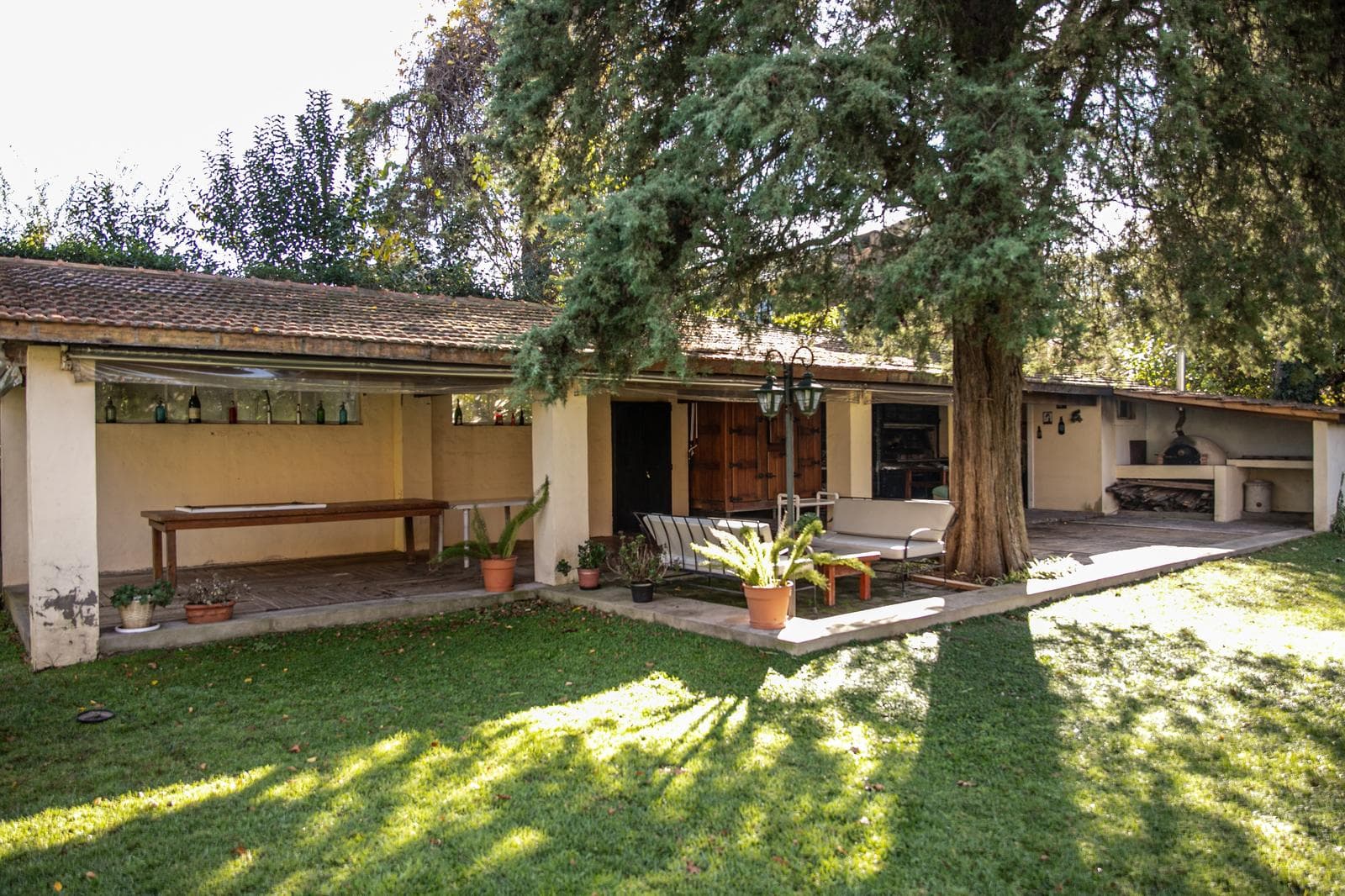 Country House for Sale in Las Retamas, Abierto Acacias Blancas Neighborhood, with Pool; Eligible for Mortgage Financing