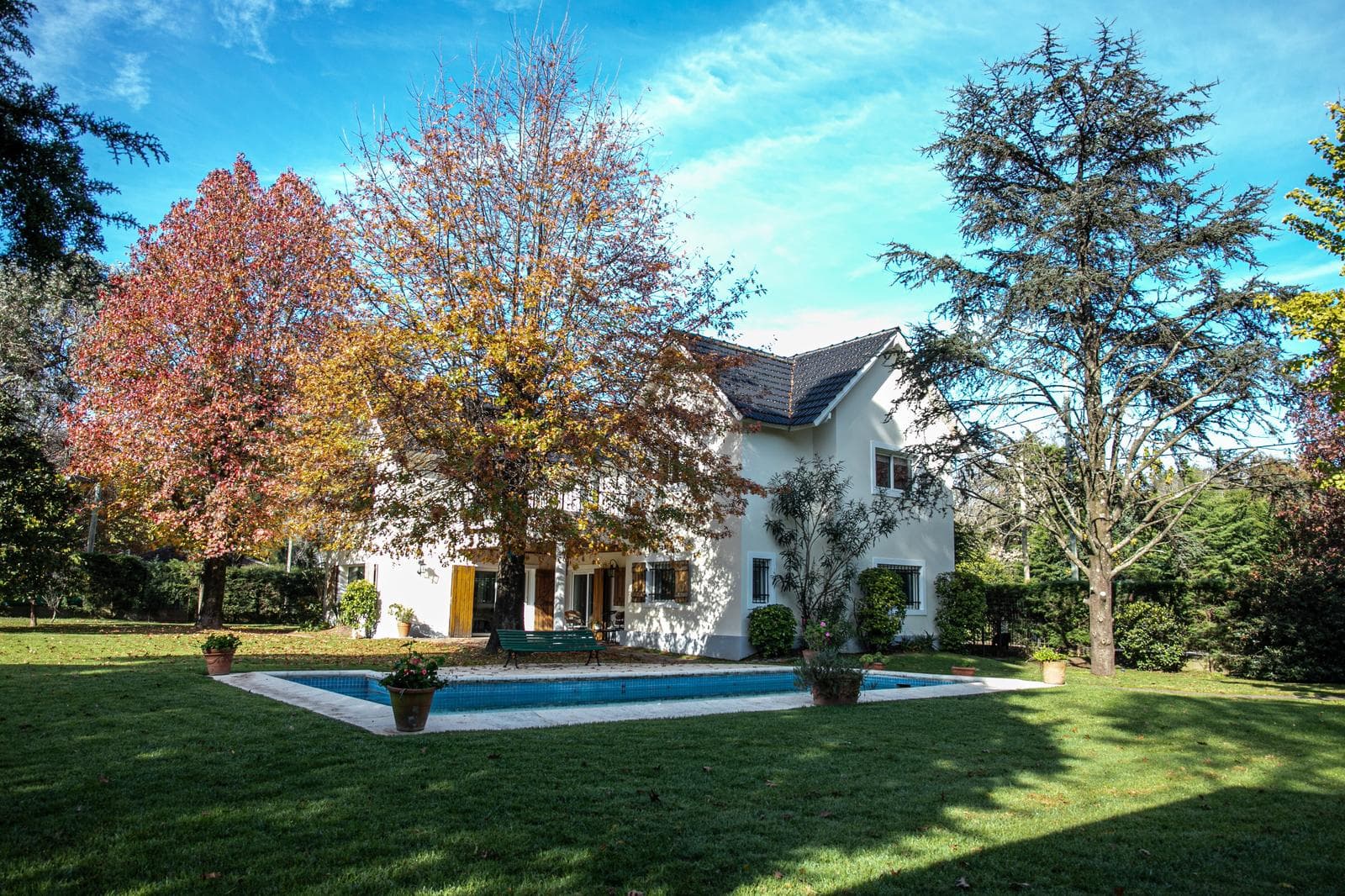Country House for Sale in Las Retamas, Abierto Acacias Blancas Neighborhood, with Pool; Eligible for Mortgage Financing
