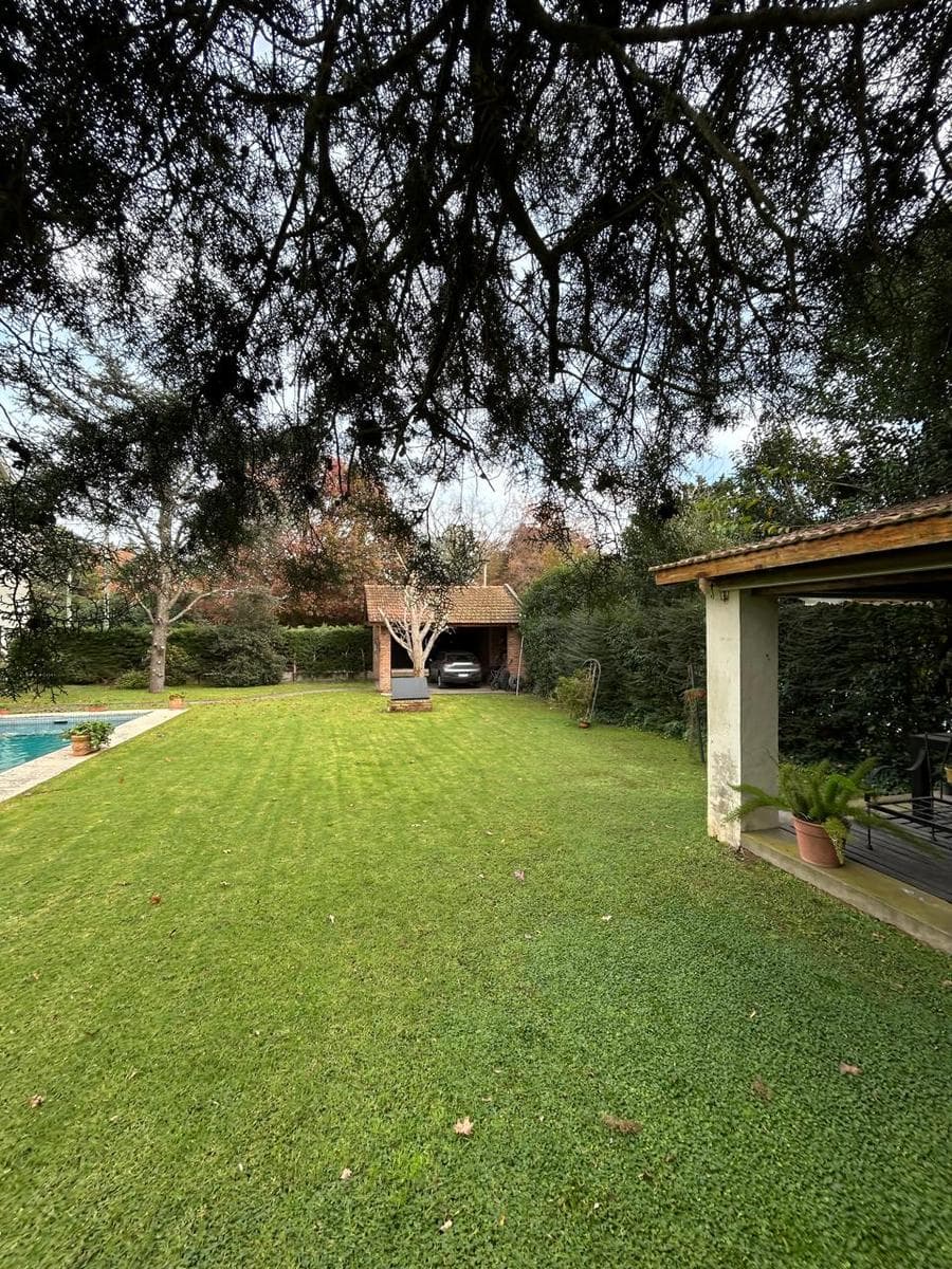 Country House for Sale in Las Retamas, Abierto Acacias Blancas Neighborhood, with Pool; Eligible for Mortgage Financing