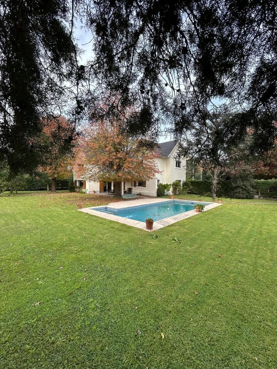 Country House for Sale in Las Retamas, Abierto Acacias Blancas Neighborhood, with Pool; Eligible for Mortgage Financing