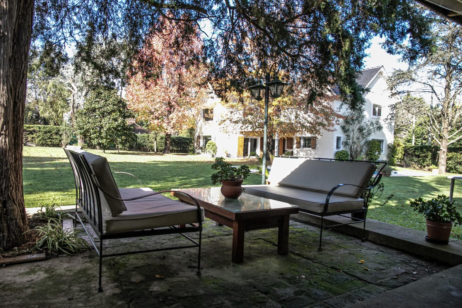 Country House for Sale in Las Retamas, Abierto Acacias Blancas Neighborhood, with Pool; Eligible for Mortgage Financing