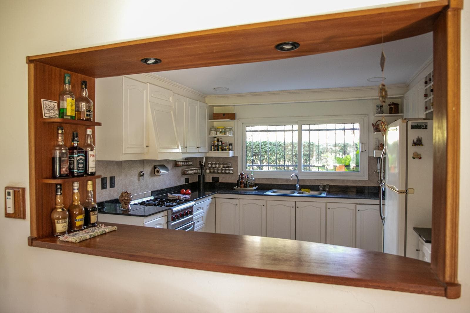 Country House for Sale in Las Retamas, Abierto Acacias Blancas Neighborhood, with Pool; Eligible for Mortgage Financing