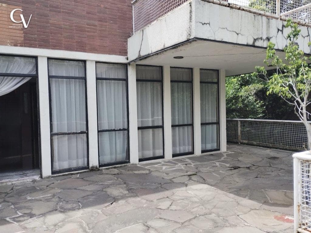 Casa en Venta ideal para embajada o habitacional, remodela a tu gusto