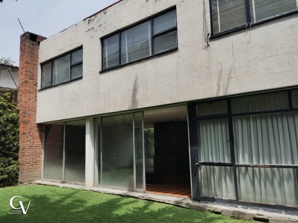Casa en Venta ideal para embajada o habitacional, remodela a tu gusto