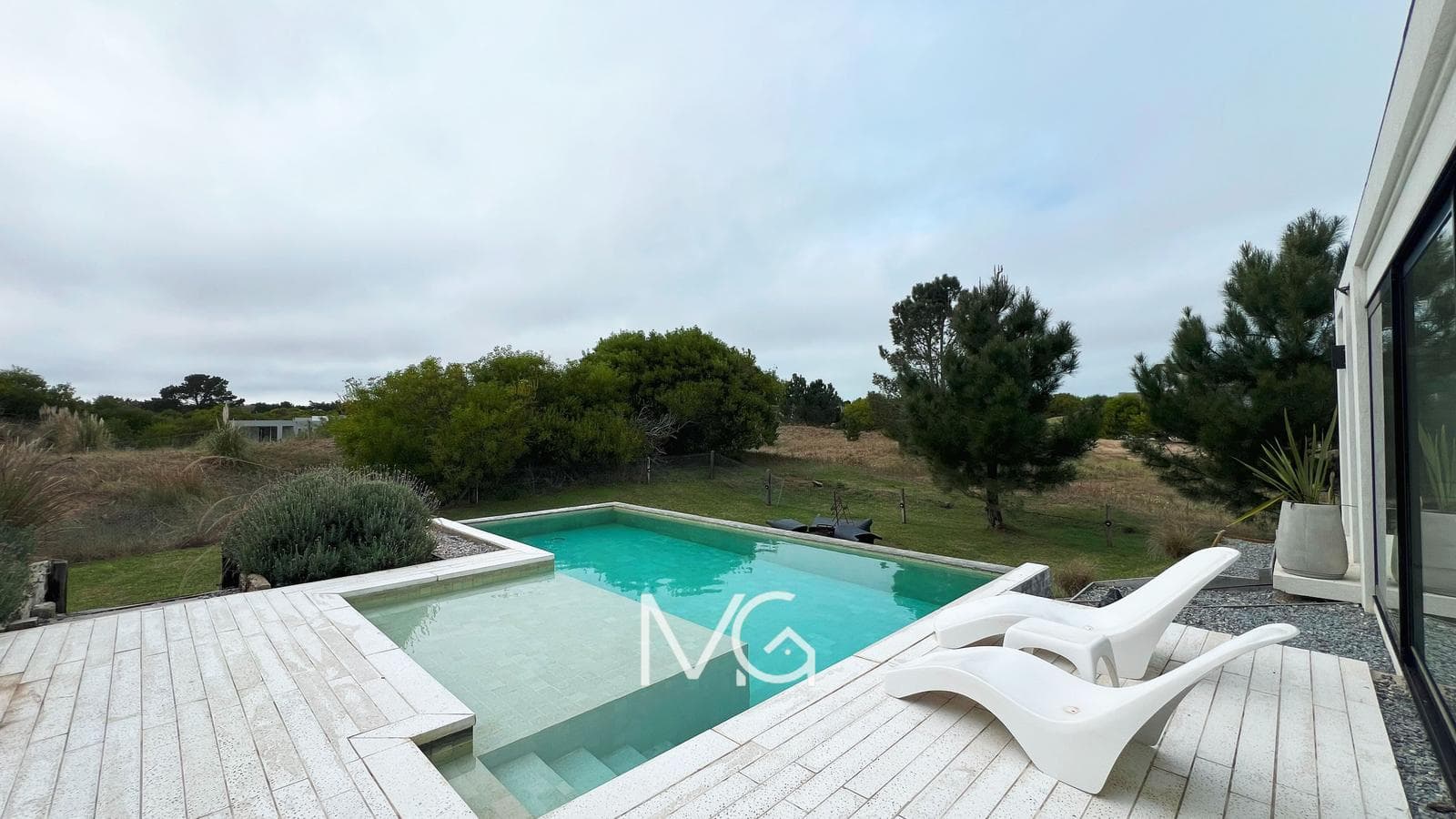 8-room house for sale in Senderos Costa Esmeralda