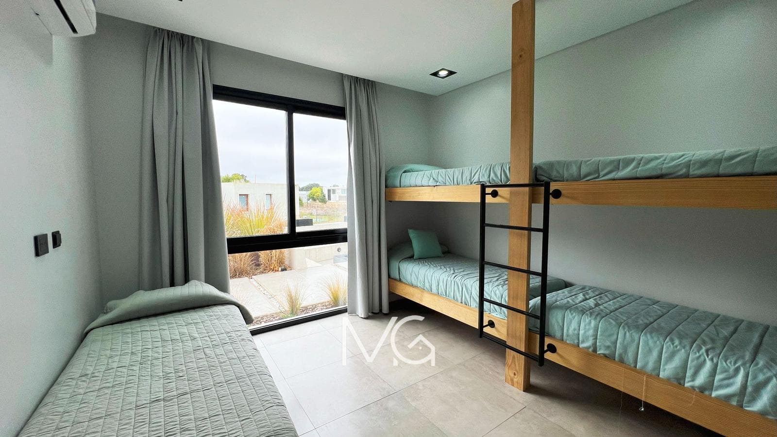 8-room house for sale in Senderos Costa Esmeralda