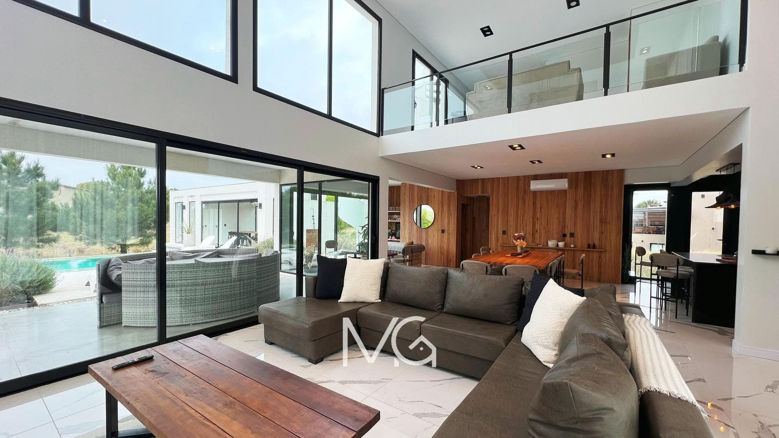 8-room house for sale in Senderos Costa Esmeralda