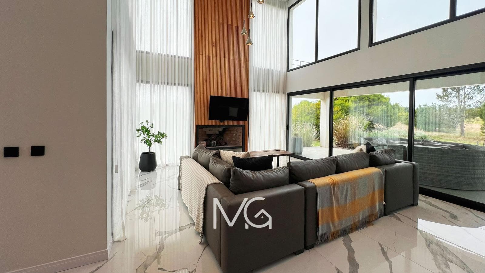 8-room house for sale in Senderos Costa Esmeralda