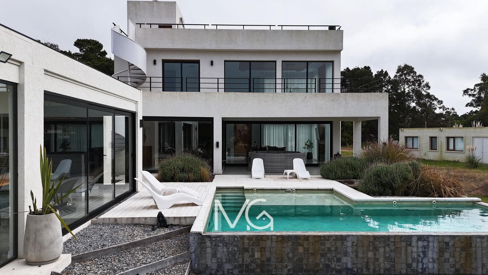 8-room house for sale in Senderos Costa Esmeralda