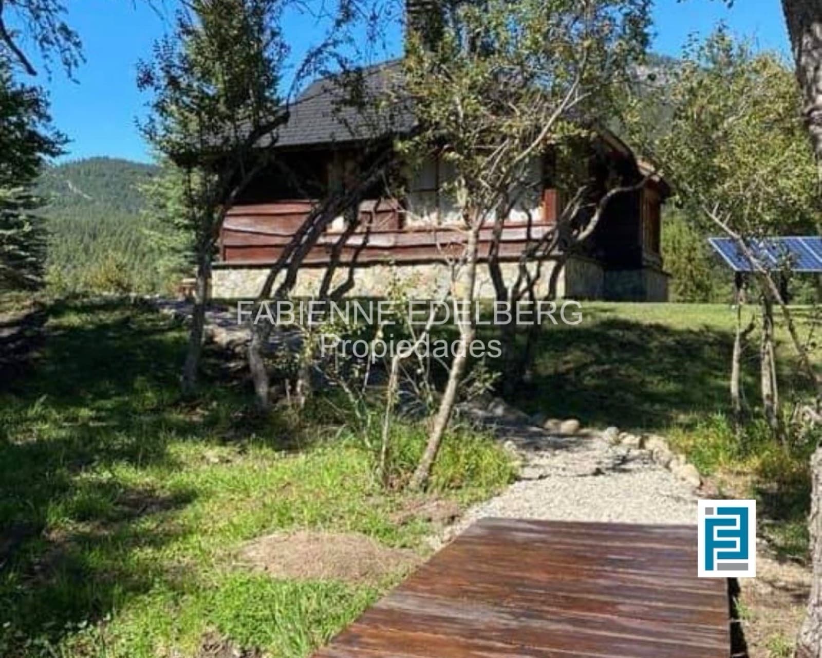 Oportunidad única en Villa Lago Meliquina | 2 cabañas arroyo alto potencial de renta!