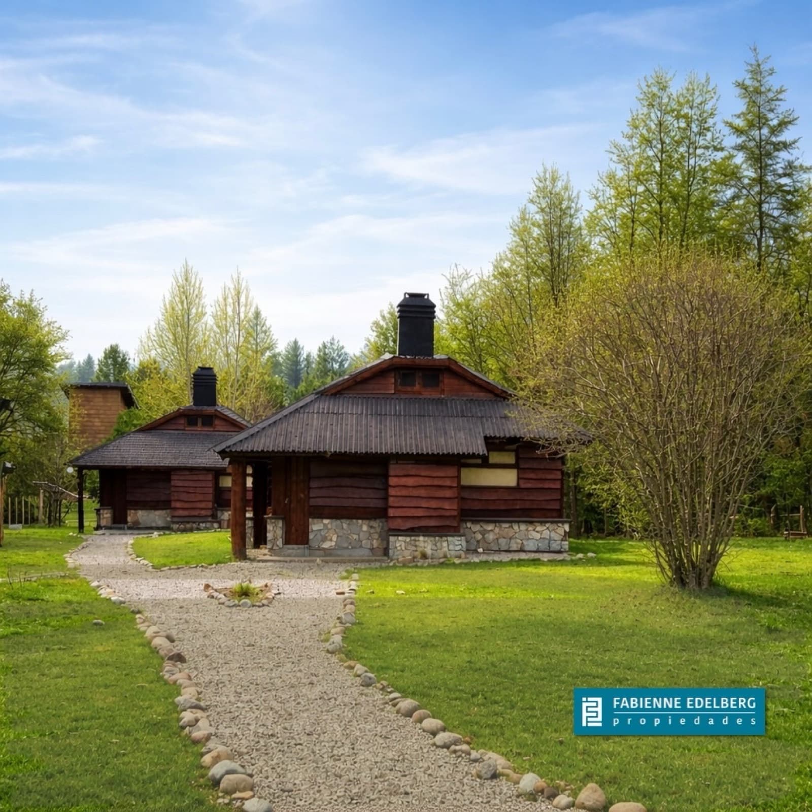 Oportunidad única en Villa Lago Meliquina | 2 cabañas arroyo alto potencial de renta!
