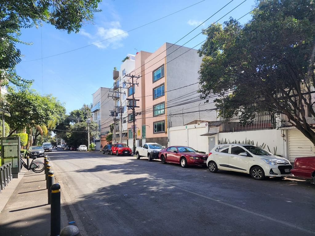 House for Sale in Del Valle Norte with Commercial Zoning