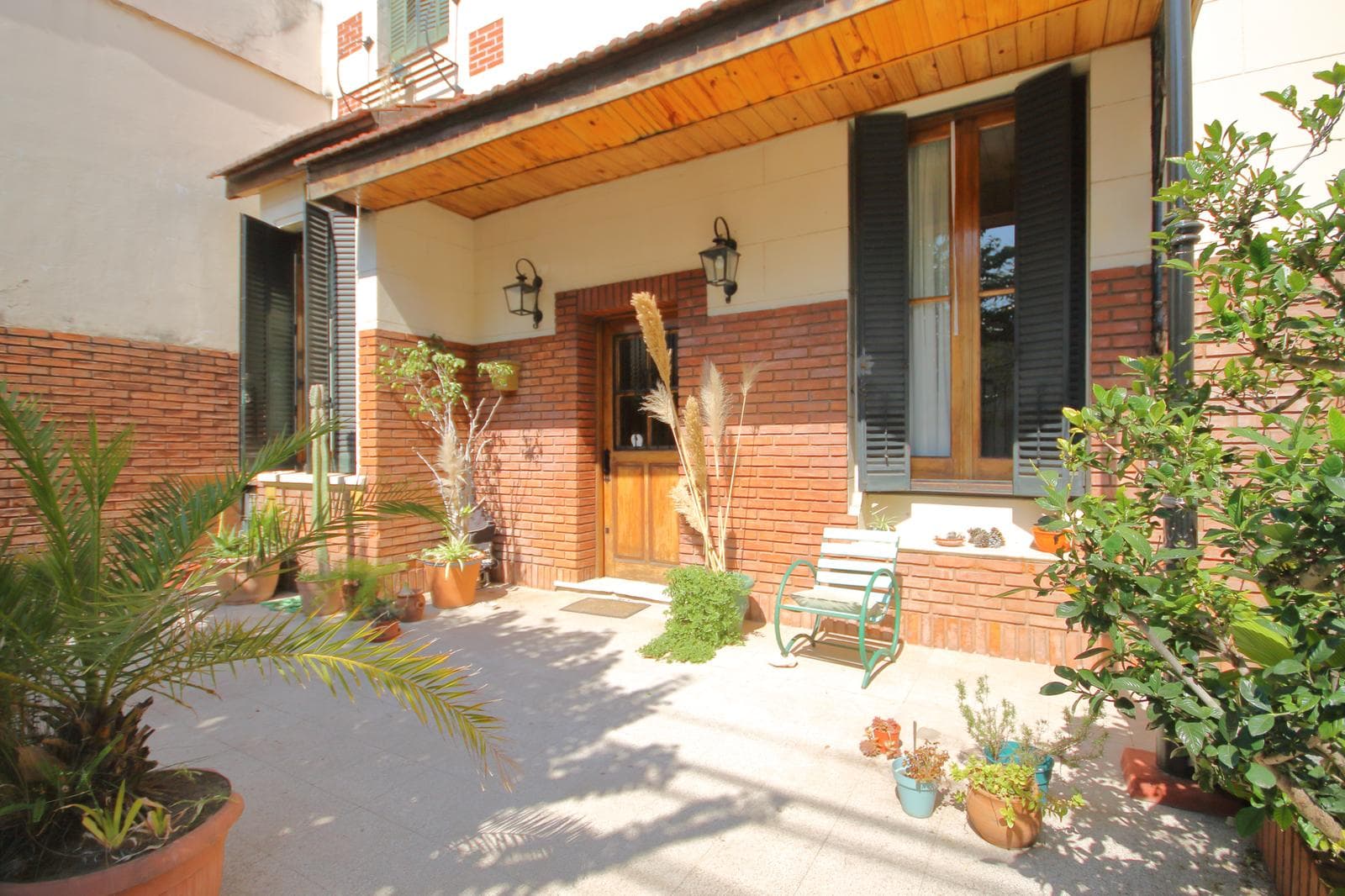 Morón and Chivilcoy: 7-room house on its own lot garage yard terrace