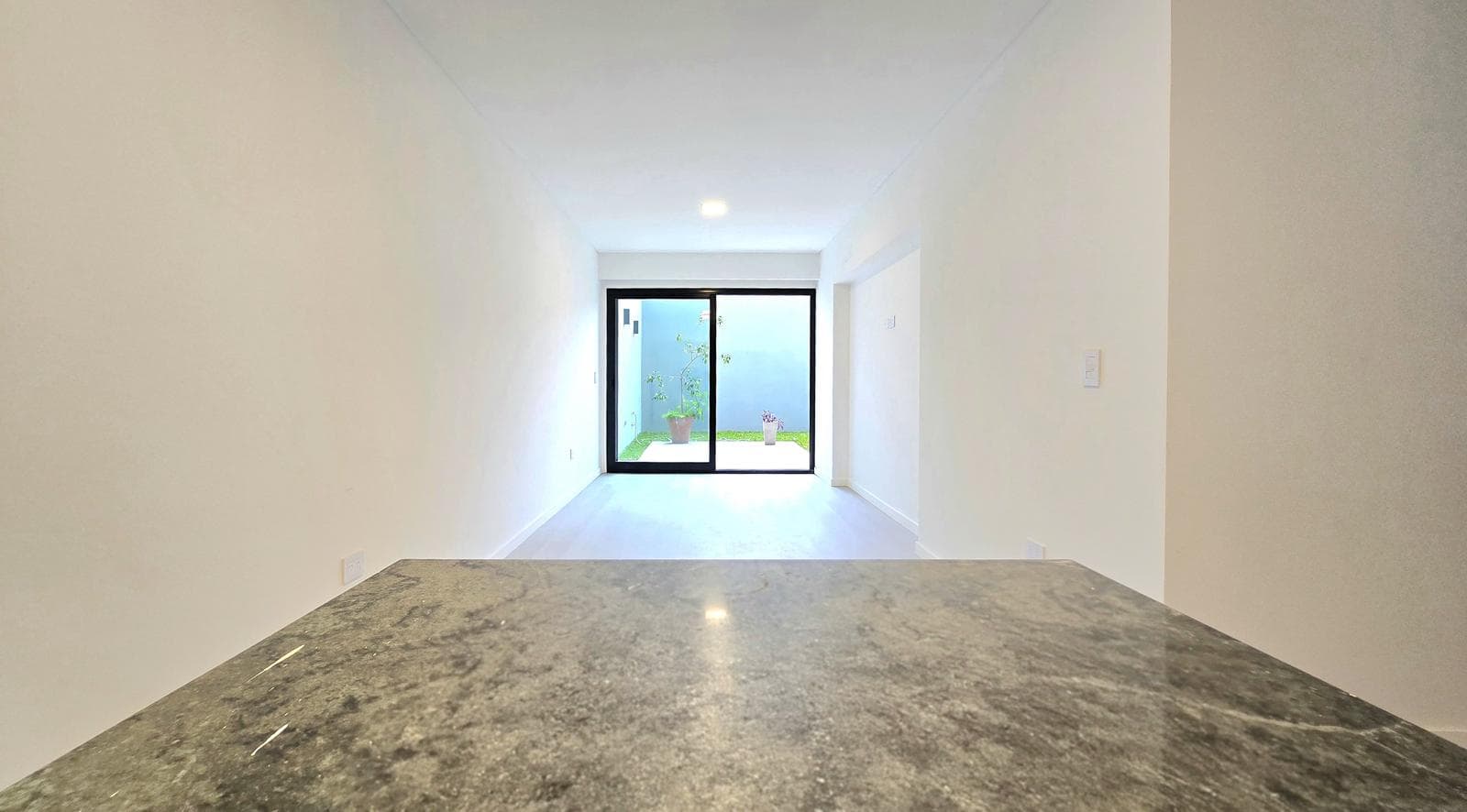 Apartment for Sale in Montecastro: 3-room ground-floor unit with patio