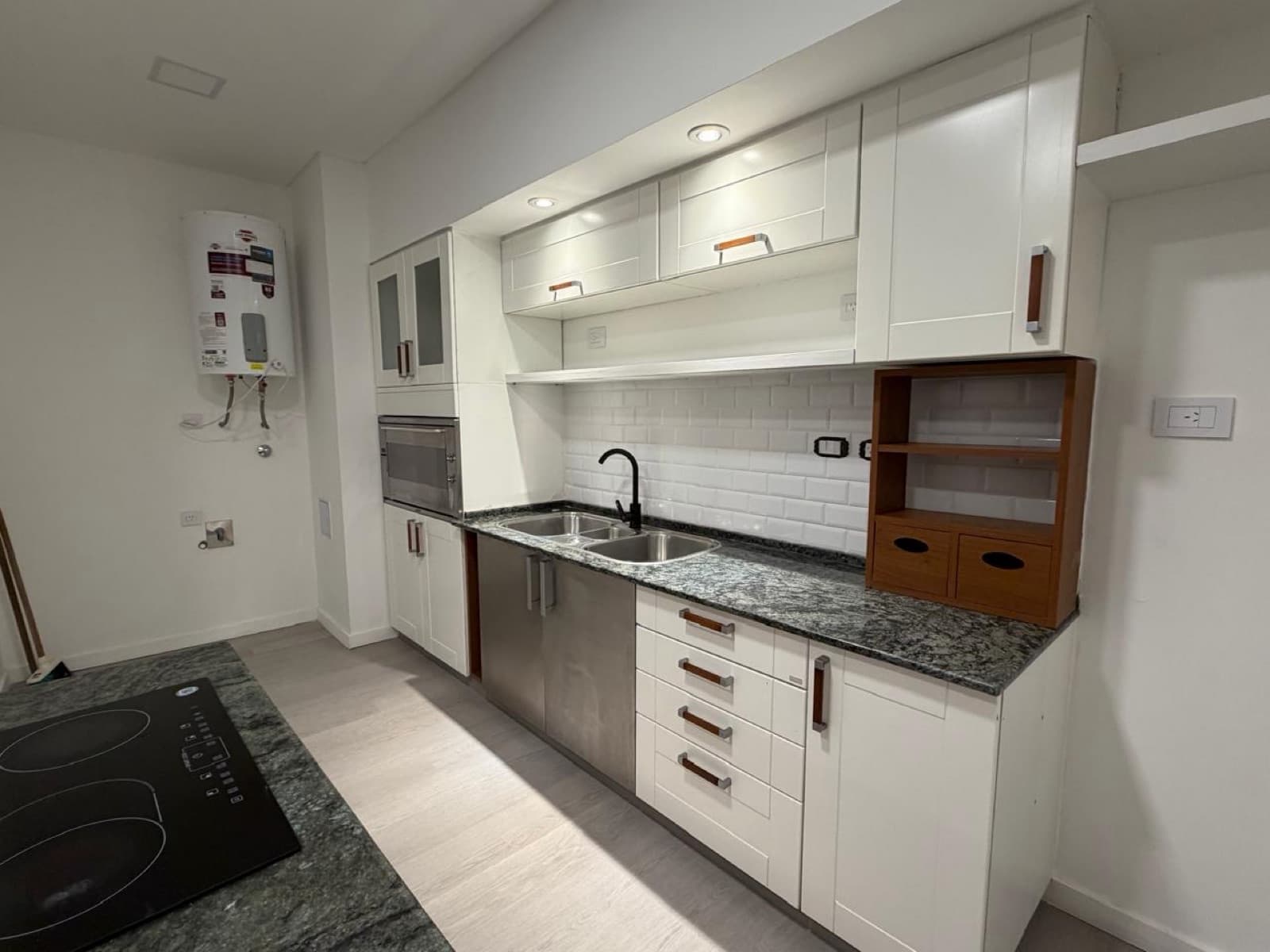 Apartment for Sale in Montecastro: 3-room ground-floor unit with patio