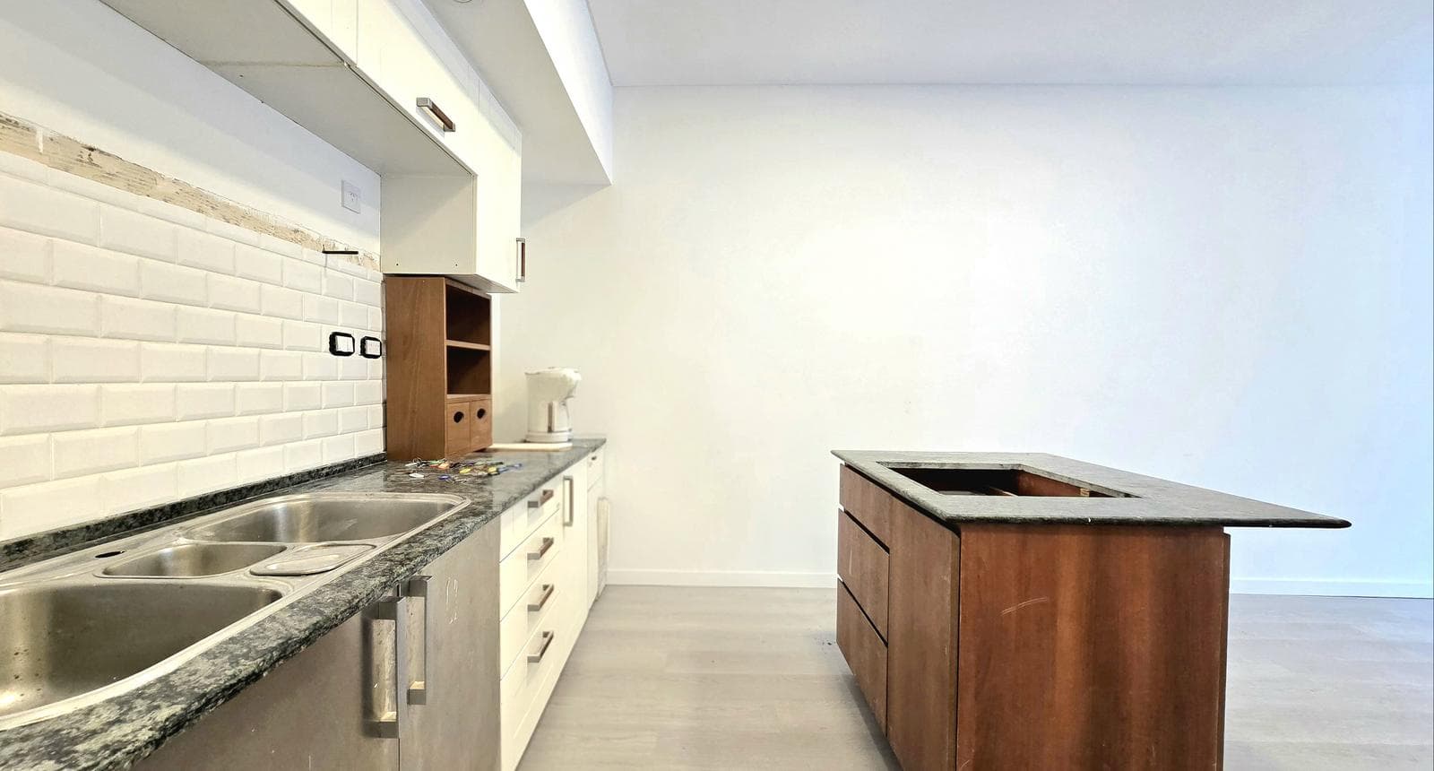 Apartment for Sale in Montecastro: 3-room ground-floor unit with patio