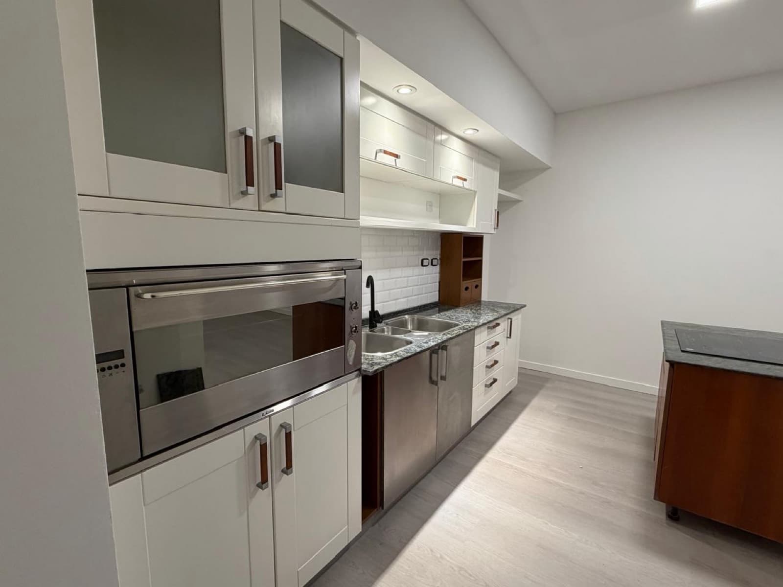 Apartment for Sale in Montecastro: 3-room ground-floor unit with patio