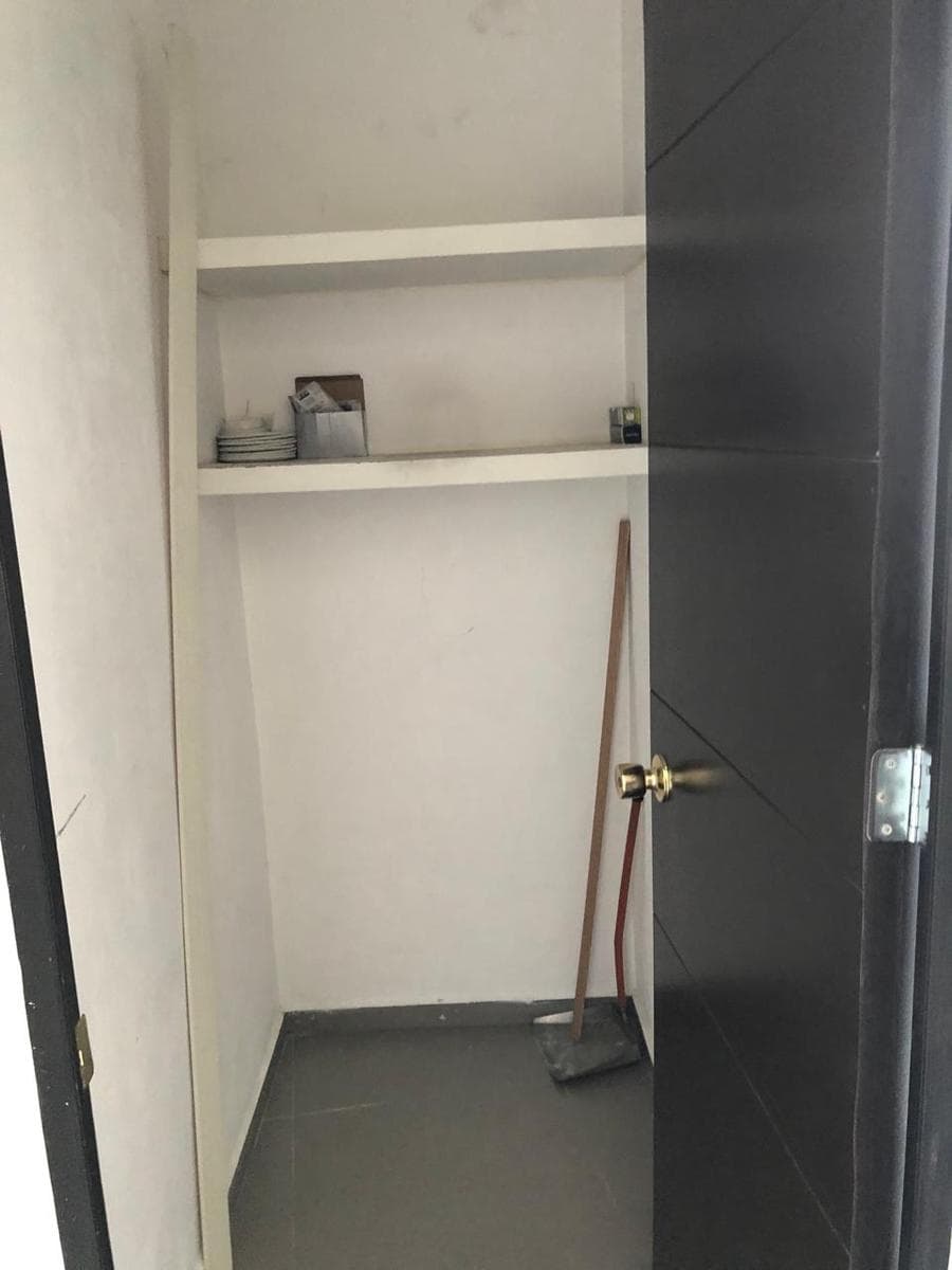 SEMI-FURNISHED office for rent on Prolongación Corregidora Norte, Arboledas, Querétaro.