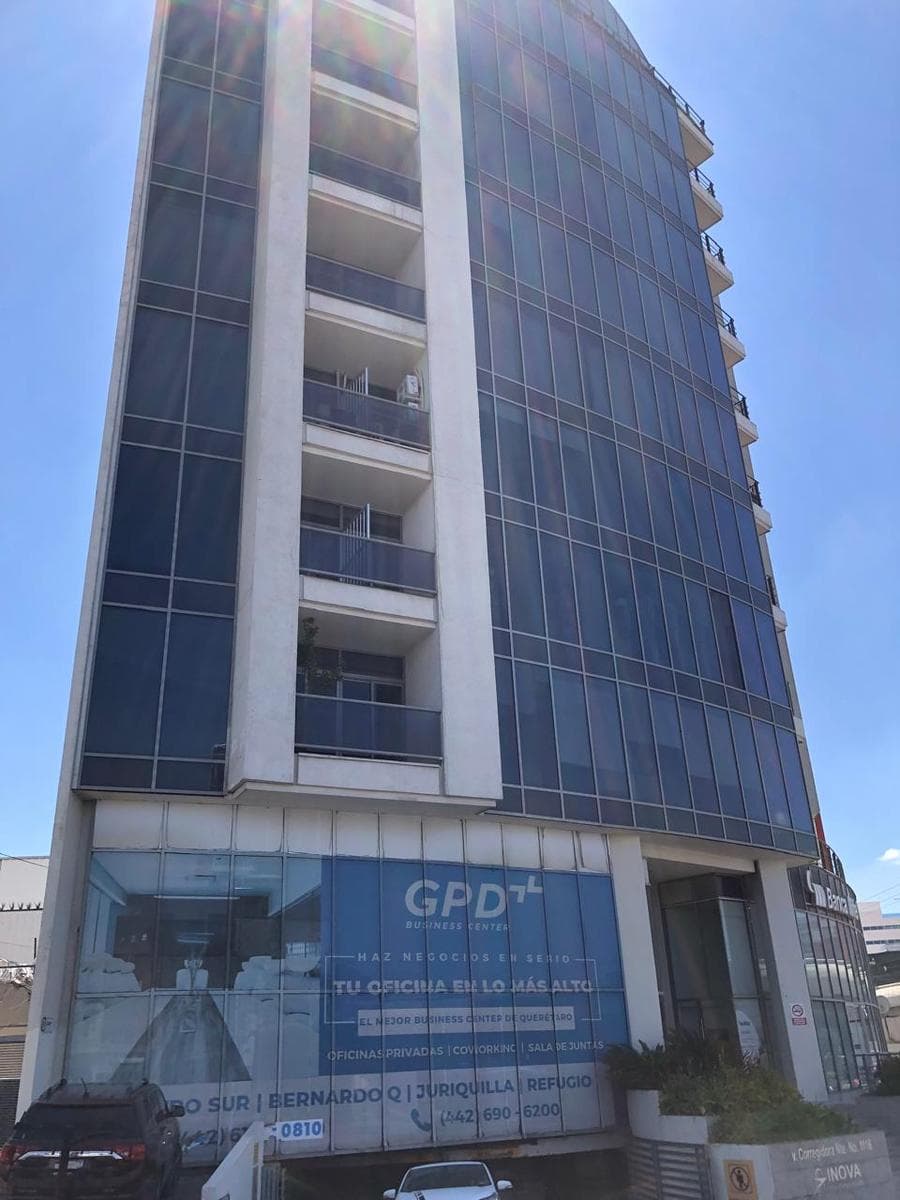 SEMI-FURNISHED office for rent on Prolongación Corregidora Norte, Arboledas, Querétaro.