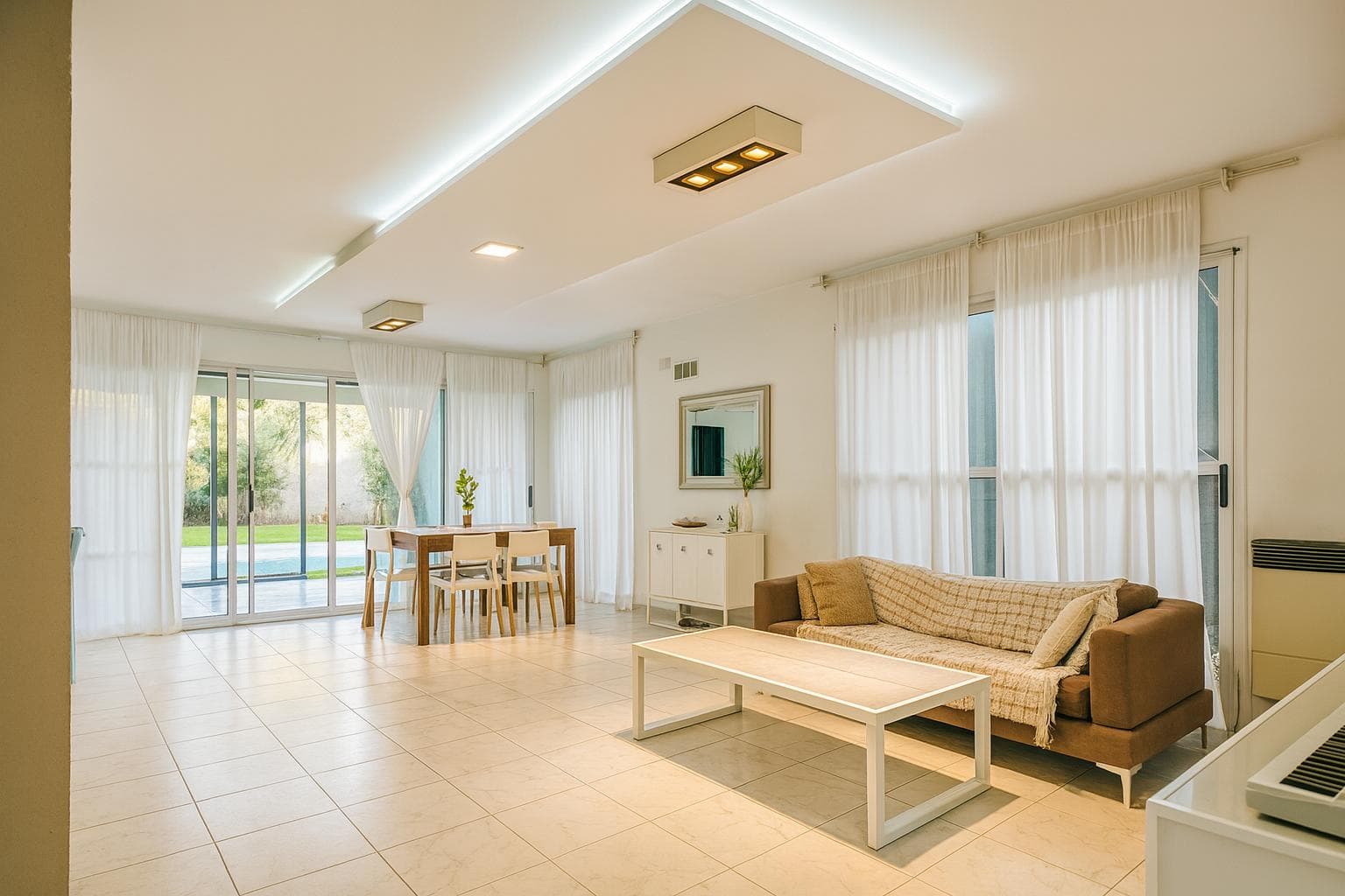 Casa 5 ambientes en Ranelagh con cochera y pileta
