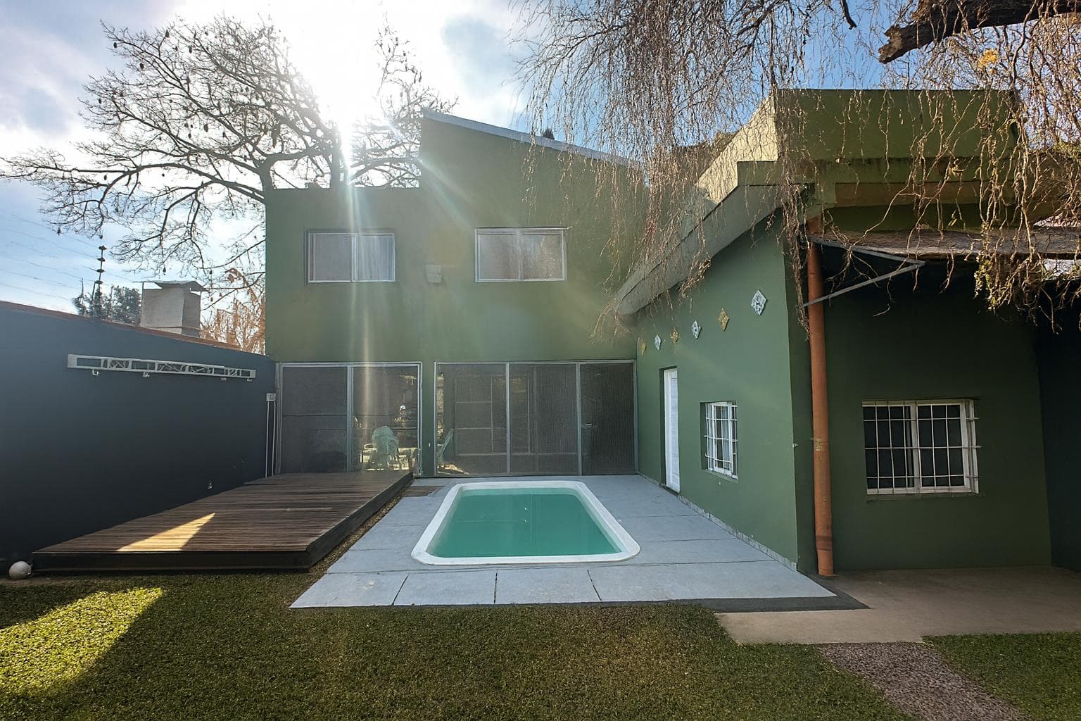 Casa 5 ambientes en Ranelagh con cochera y pileta