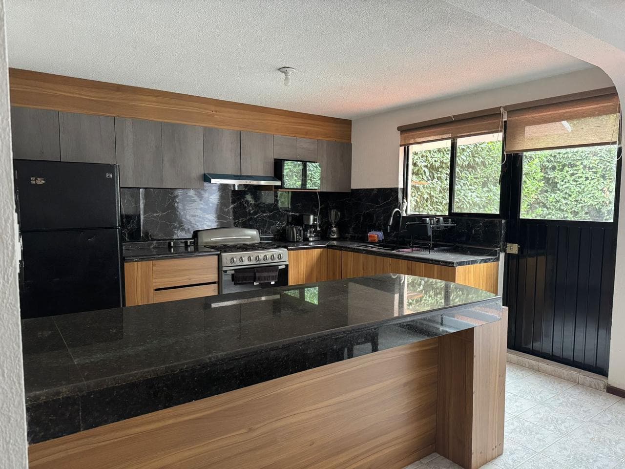 Casa con 3 Recámaras y cochera techada y con portón para 3 autos en Villamagna