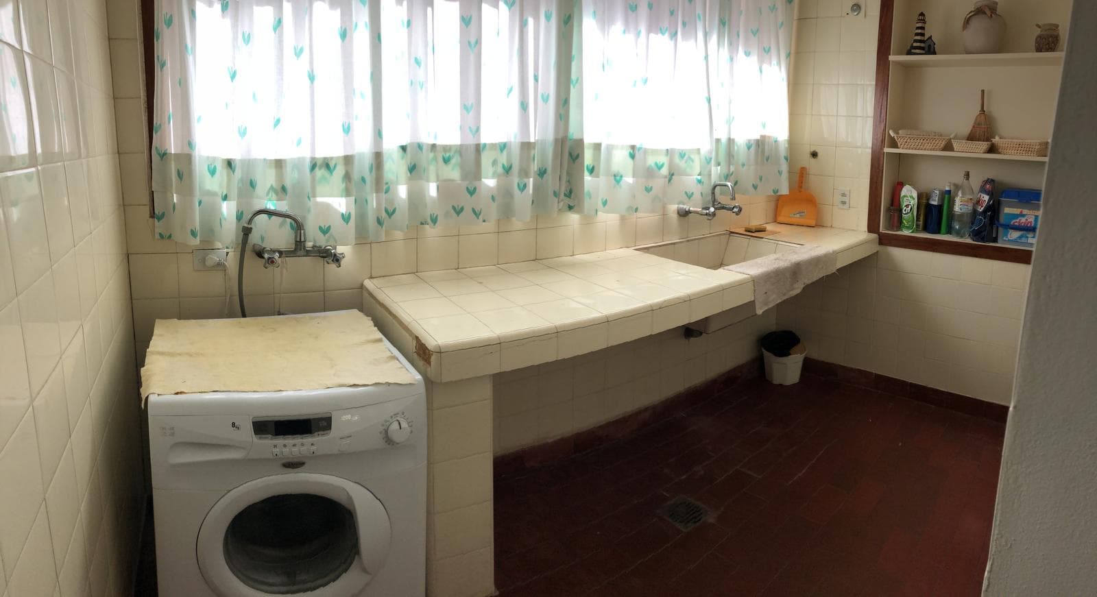 A spacious and impressive property located 250 meters from the ocean and 200 meters from downtown