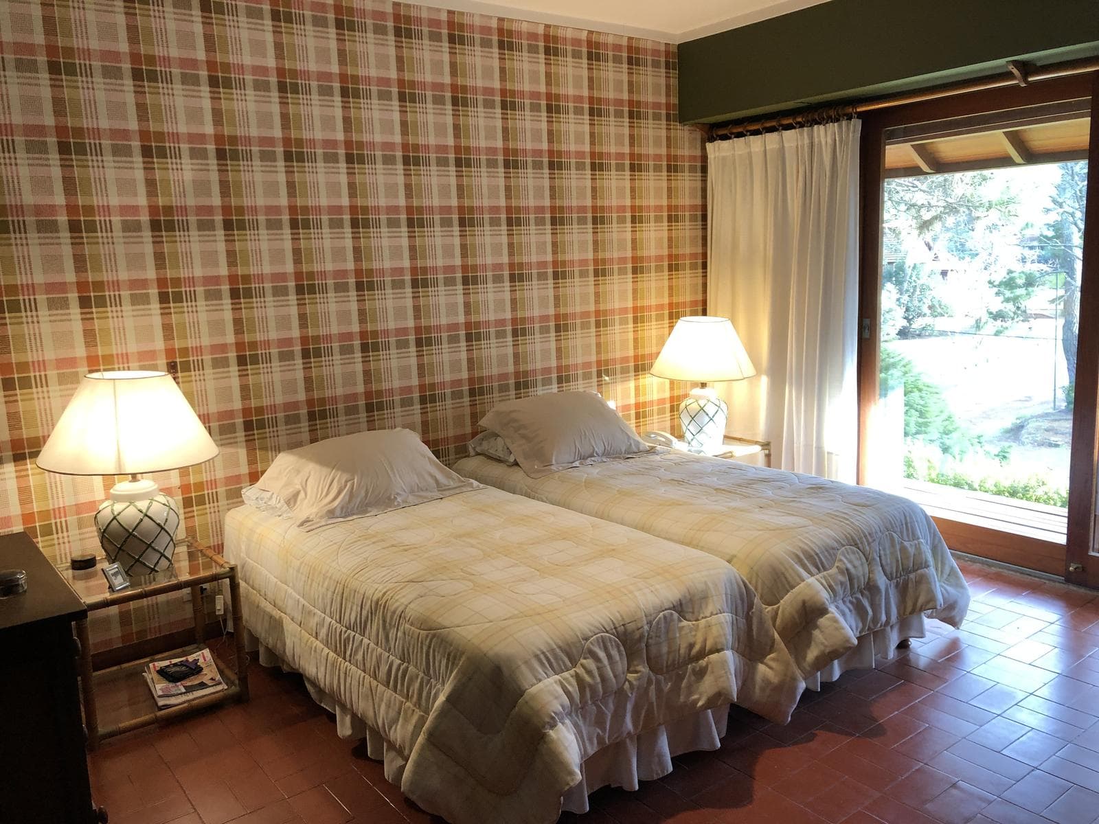 A spacious and impressive property located 250 meters from the ocean and 200 meters from downtown
