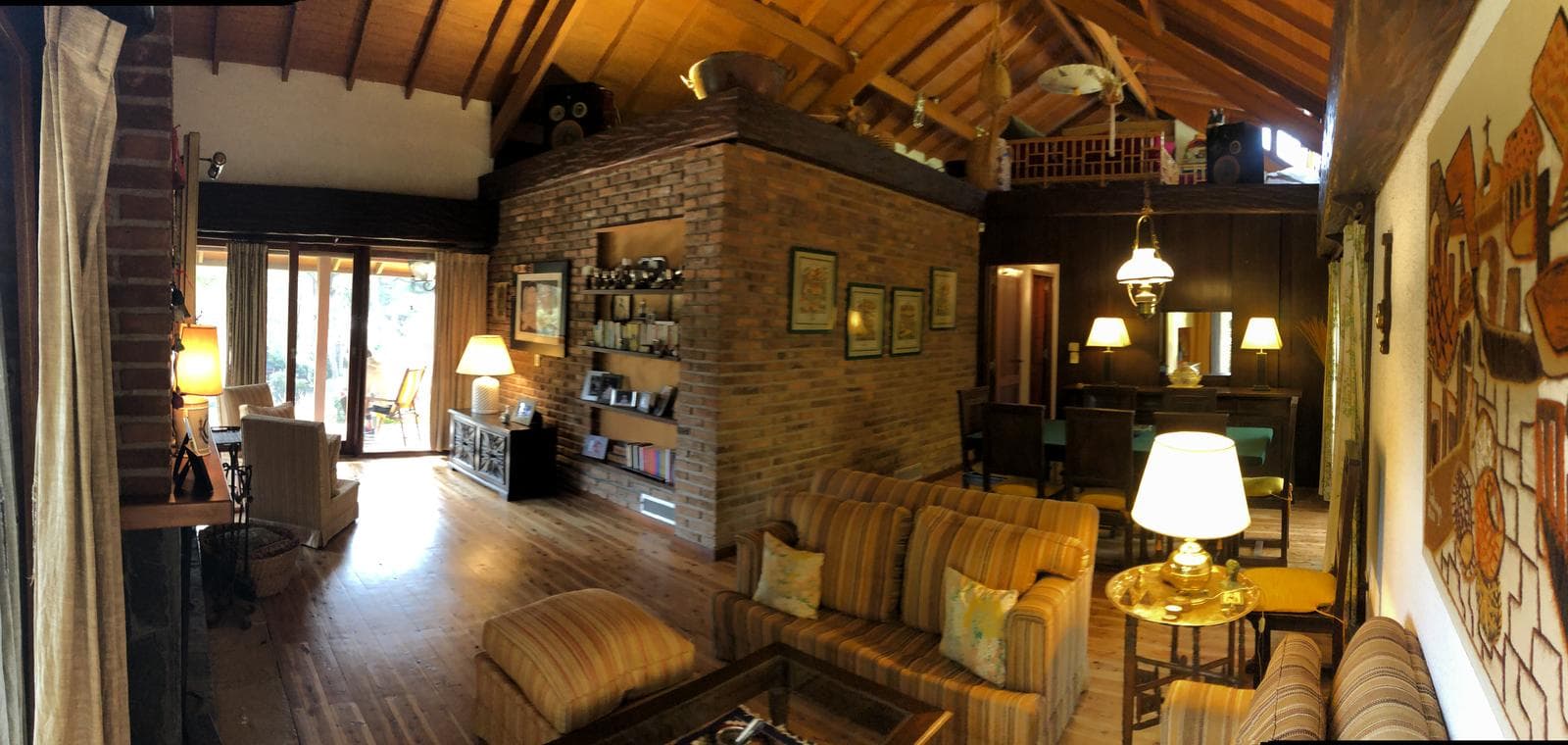 A spacious and impressive property located 250 meters from the ocean and 200 meters from downtown