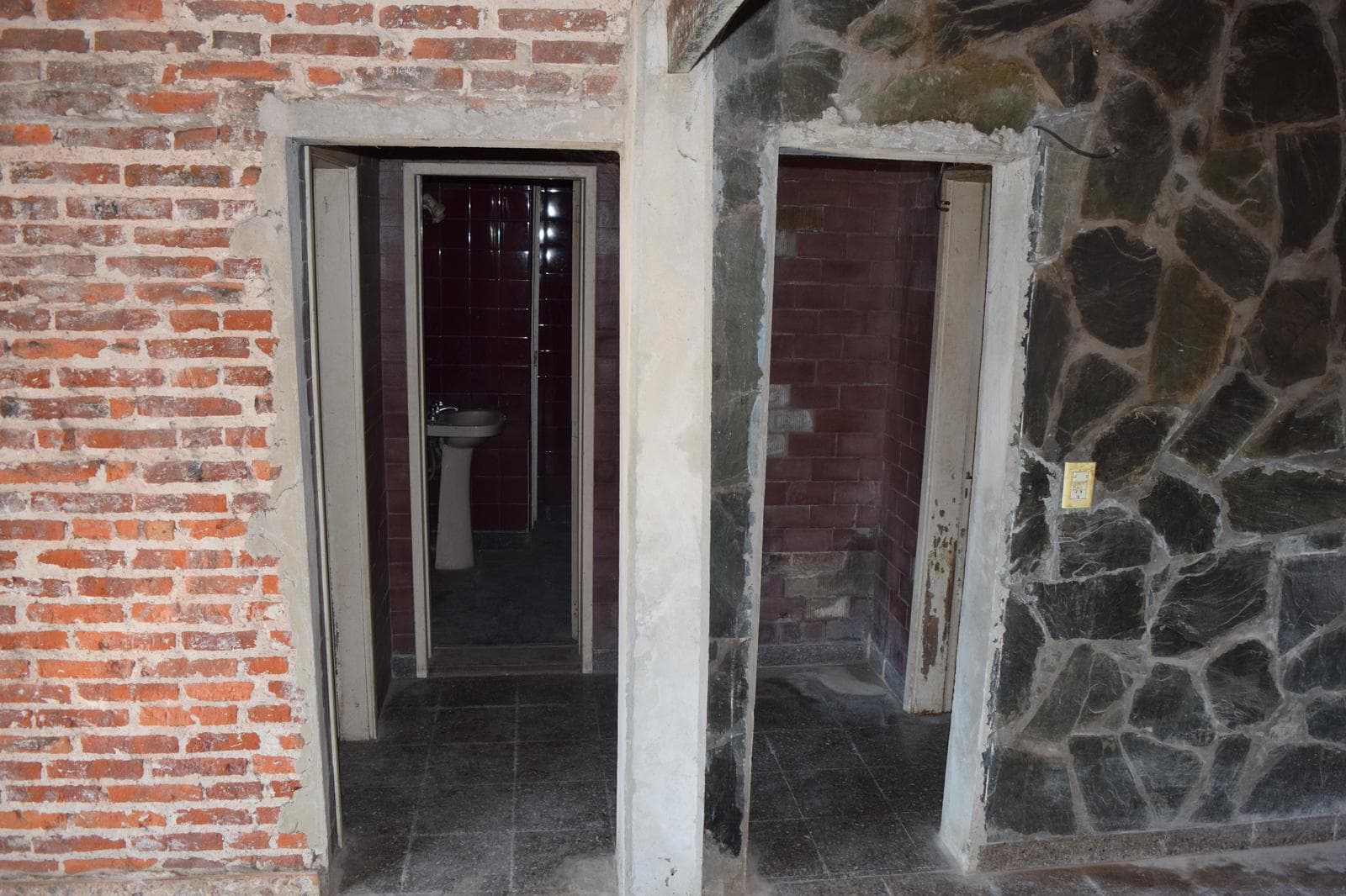 House for sale in Garin: 3 bedrooms, spacious lot, garden, tiled terrace, 1 block from the station—a great opportunity!
