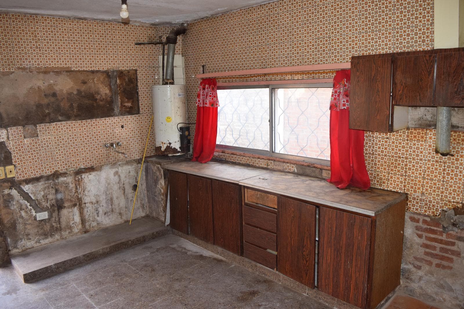 House for sale in Garin: 3 bedrooms, spacious lot, garden, tiled terrace, 1 block from the station—a great opportunity!
