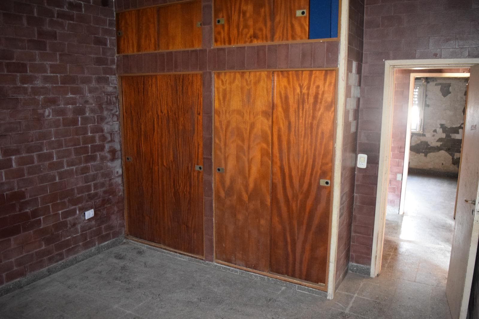 House for sale in Garin: 3 bedrooms, spacious lot, garden, tiled terrace, 1 block from the station—a great opportunity!