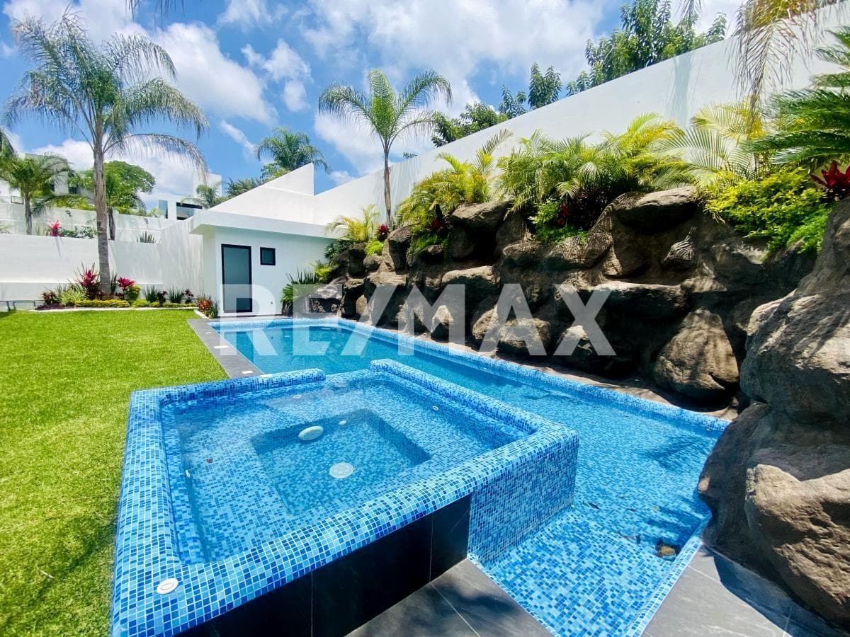 House for Sale in Morelos, Lomas de Cocoyoc